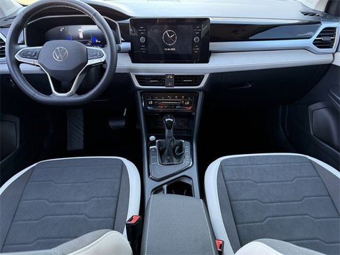Certified 2025 Volkswagen Taos SE image 8