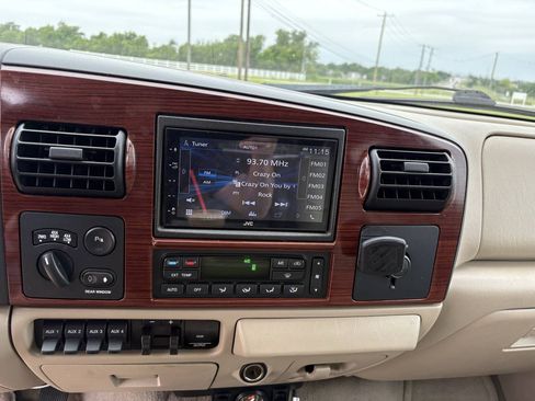 Used 2005 Ford F350 Lariat AWD/4WD image 17
