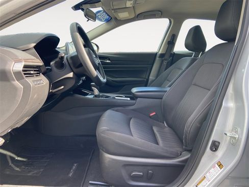 Used 2024 Nissan Altima 2.5 SV image 9