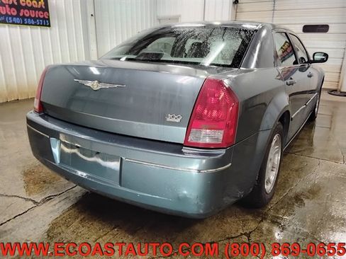 Used 2006 Chrysler 300 Touring RWD image 3