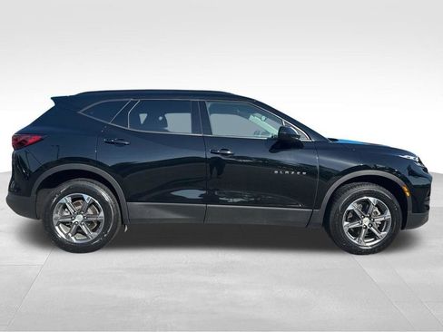 Used 2024 Chevrolet Blazer LT w/ Convenience Package FWD image 2