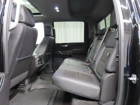 Used 2023 GMC Sierra 2500 Denali w/ Denali Black Diamond Edition AWD/4WD image 17