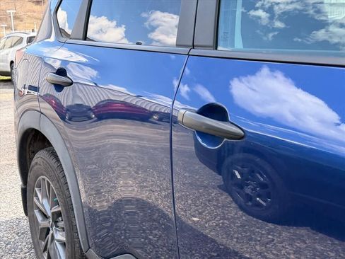 Used 2023 Nissan Rogue S image 11