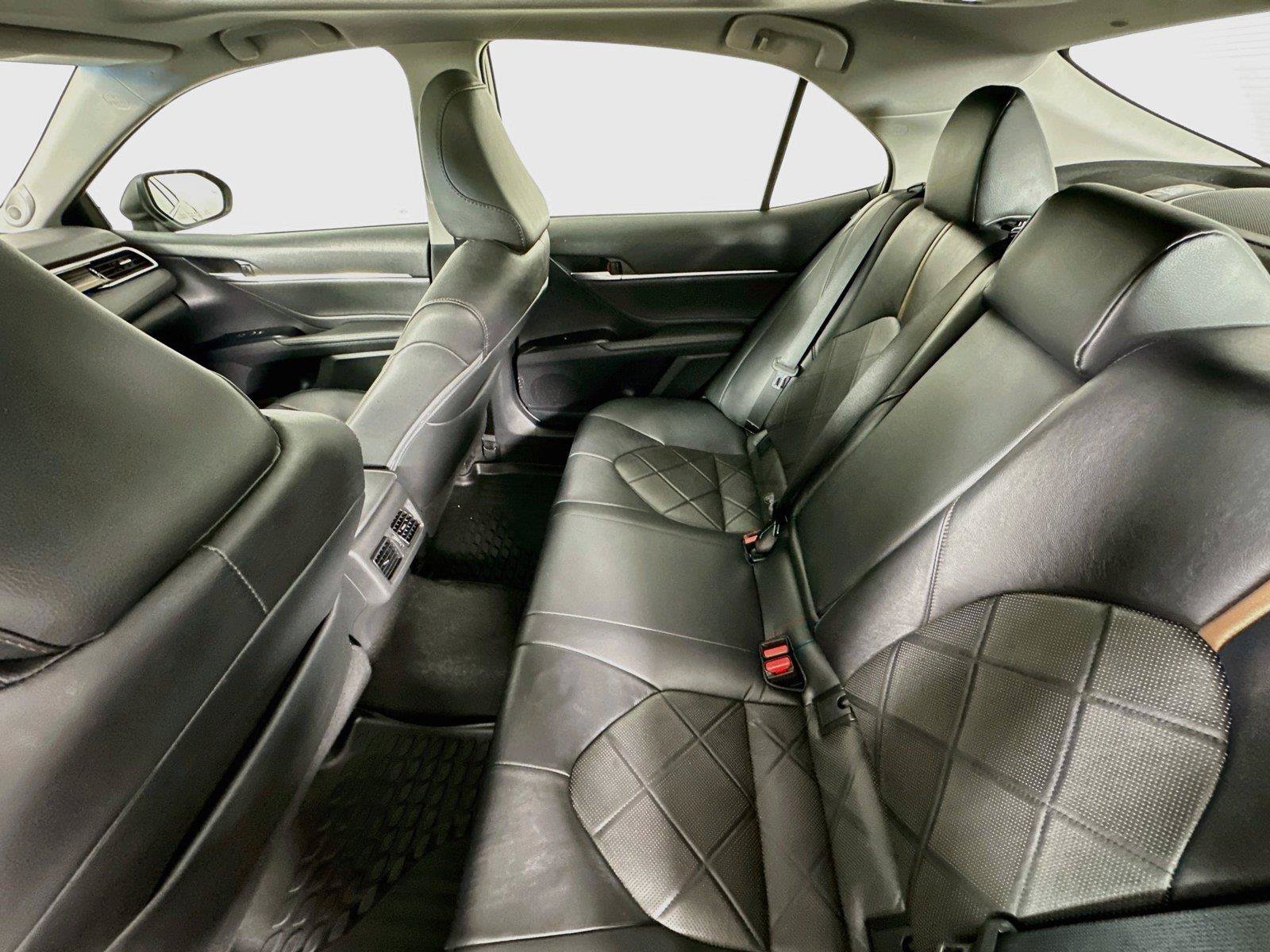 Used 2018 Toyota Camry XLE FWD image 23