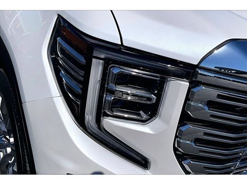 Used 2024 GMC Sierra 1500 Denali w/ Denali Reserve Package AWD/4WD image 26