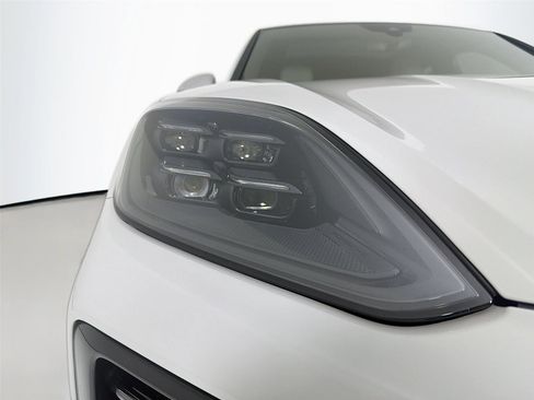 Certified 2025 Porsche Cayenne S image 30