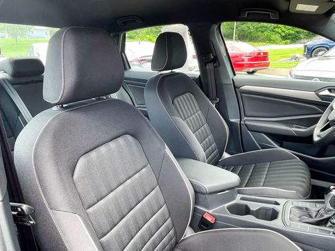 Used 2024 Volkswagen Jetta Sport image 10