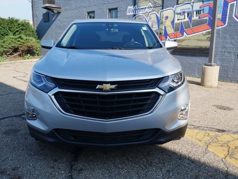 Used 2020 Chevrolet Equinox LT w/ Driver Convenience Package FWD image 2