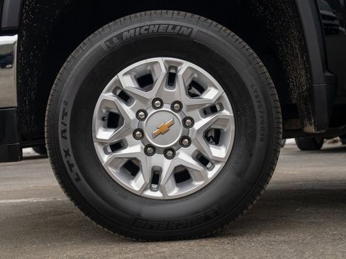 Used 2022 Chevrolet Silverado 2500 LTZ w/ LTZ Plus Package image 2