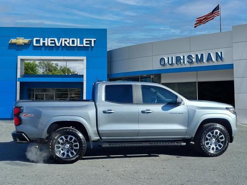Used 2025 Chevrolet Colorado Z71 w/ Technology Package image 2