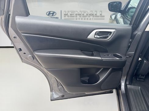 Used 2020 Nissan Pathfinder Platinum FWD image 24