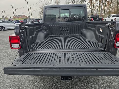 Used 2023 Jeep Gladiator Sport image 11