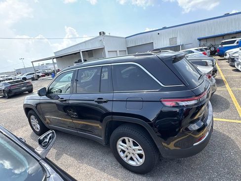Used 2023 Jeep Grand Cherokee Laredo RWD image 7