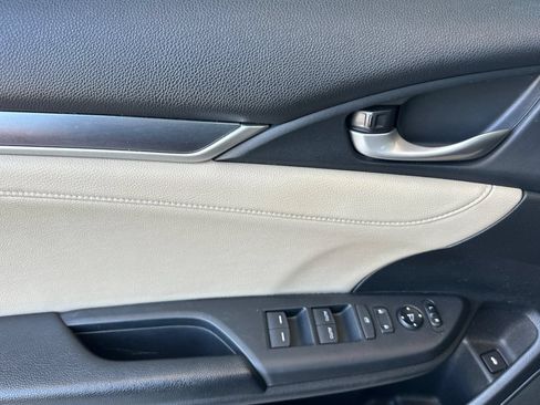 Used 2016 Honda Civic Touring image 10