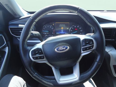Used 2023 Ford Explorer XLT w/ Equipment Group 202A AWD/4WD image 12