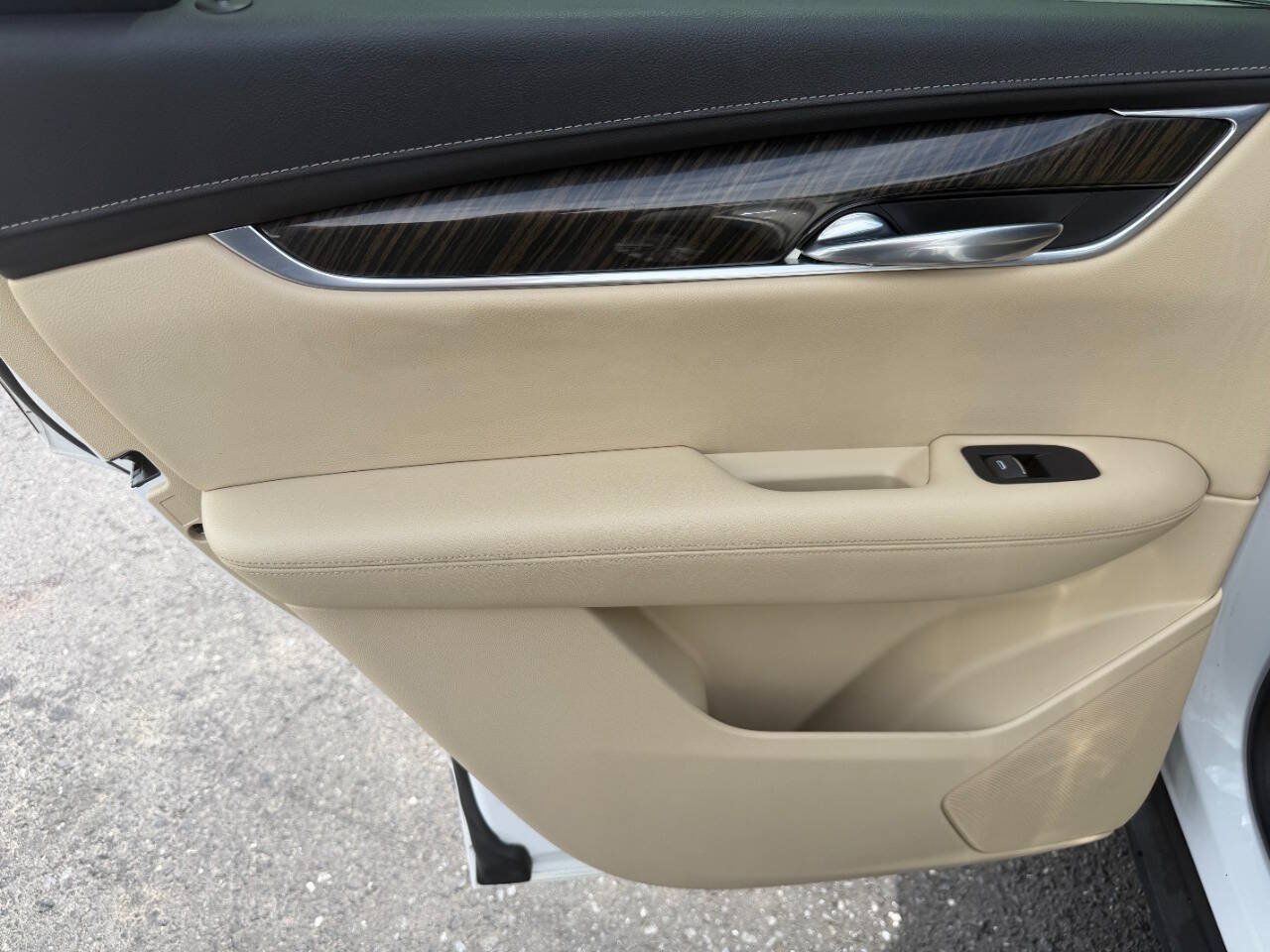 Used 2017 Cadillac XT5 FWD image 34