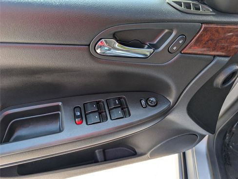 Used 2011 Chevrolet Impala LT FWD image 18