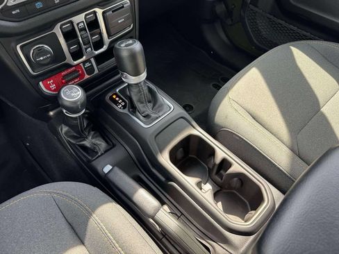 Used 2024 Jeep Wrangler Unlimited AWD/4WD image 29