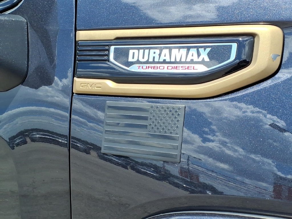 Used 2023 GMC Sierra 1500 AT4 w/ Technology Package AWD/4WD image 5
