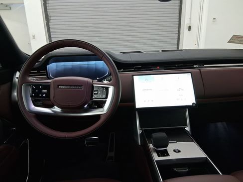 New 2025 Land Rover Range Rover SE image 4