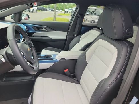 Used 2025 Chevrolet Equinox EV LT FWD image 19