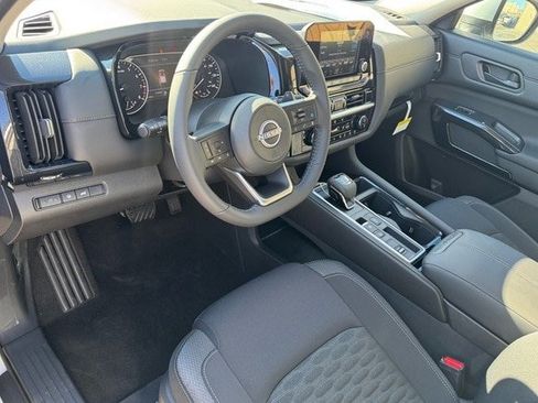 New 2025 Nissan Pathfinder SV image 11