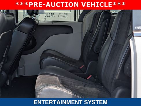 Used 2014 Chrysler Town & Country Touring-L FWD image 16