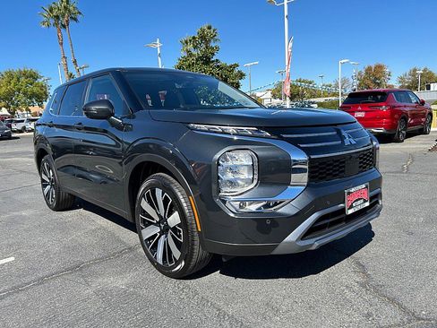 New 2025 Mitsubishi Outlander SE image 1