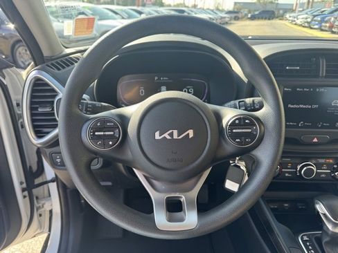 Certified 2025 Kia Soul LX w/ LX Technology Package image 22