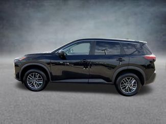 Used 2023 Nissan Rogue S FWD video 2