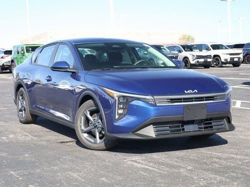 New 2025 Kia K4 LXS FWD image 2