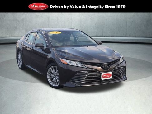 Used 2019 Toyota Camry XLE FWD image 1