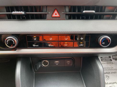 Used 2024 Kia Sportage LX image 17