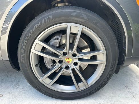 Certified 2024 Porsche Cayenne AWD/4WD image 14