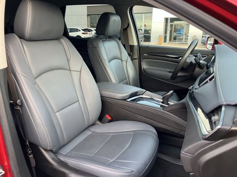 Used 2019 Buick Enclave Essence image 37