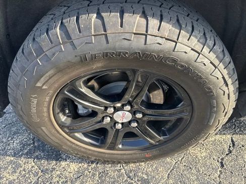 Used 2023 GMC Acadia AT4 w/ Technology Package AWD/4WD image 6