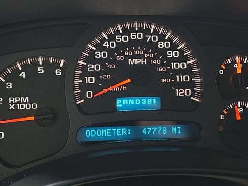 Used 2004 Chevrolet Suburban LS image 15