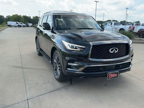 Used 2024 INFINITI QX80 Premium Select w/ All-Season Package RWD image 3