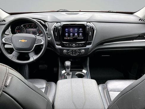 Used 2021 Chevrolet Traverse LT w/ LT Premium Package AWD/4WD image 17