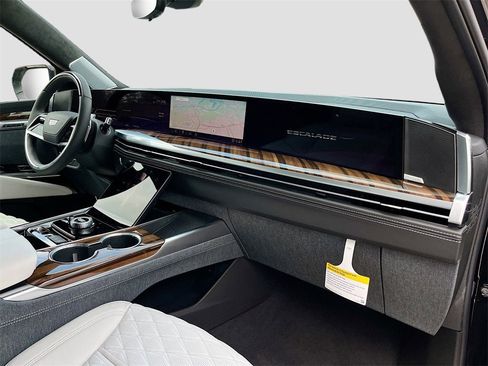 New 2026 Cadillac Escalade Platinum Sport w/ LPO, ONYX Package image 34