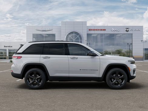 New 2025 Jeep Grand Cherokee Limited w/ Black Appearance Package image 22
