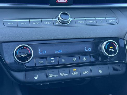 Used 2025 Hyundai Elantra SEL FWD image 19