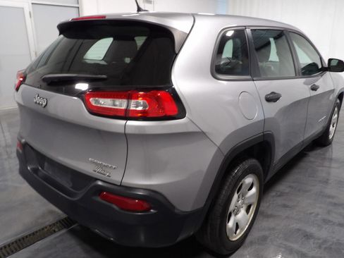 Used 2015 Jeep Cherokee Sport image 5