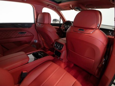 Used 2022 Bentley Bentayga image 64