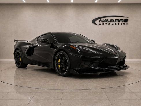 Used 2022 Chevrolet Corvette Stingray Coupe w/ Z51 Performance Package RWD image 9