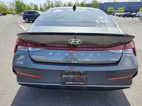 Used 2025 Hyundai Elantra SEL image 15
