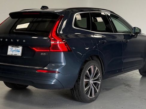 Used 2022 Volvo XC60 B5 Momentum w/ Climate Package AWD/4WD image 3