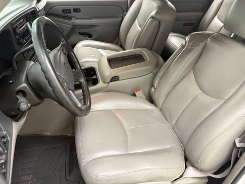 Used 2005 Chevrolet Tahoe Z71 w/ Preferred Equipment Group AWD/4WD image 19