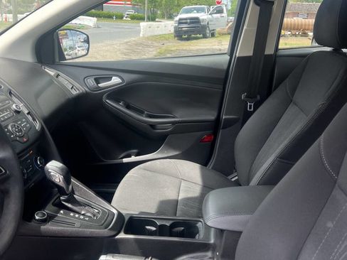 Used 2016 Ford Focus SE FWD image 10