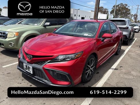Used 2022 Toyota Camry SE FWD image 1